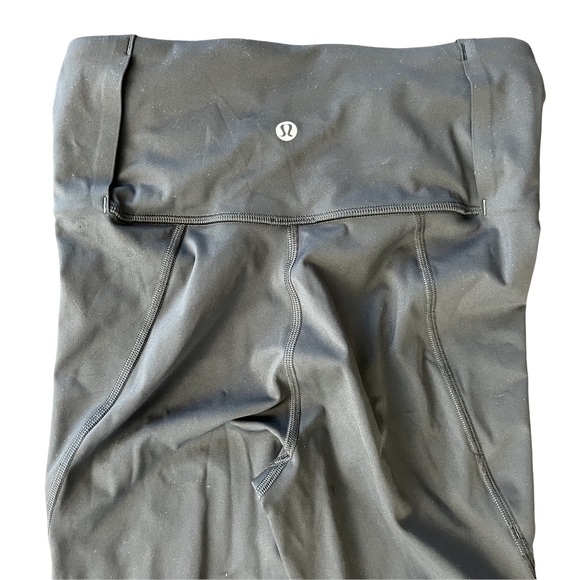 Lululemon women's Cropped Black Athletic Leggings size 4 - Picture 5 of 9